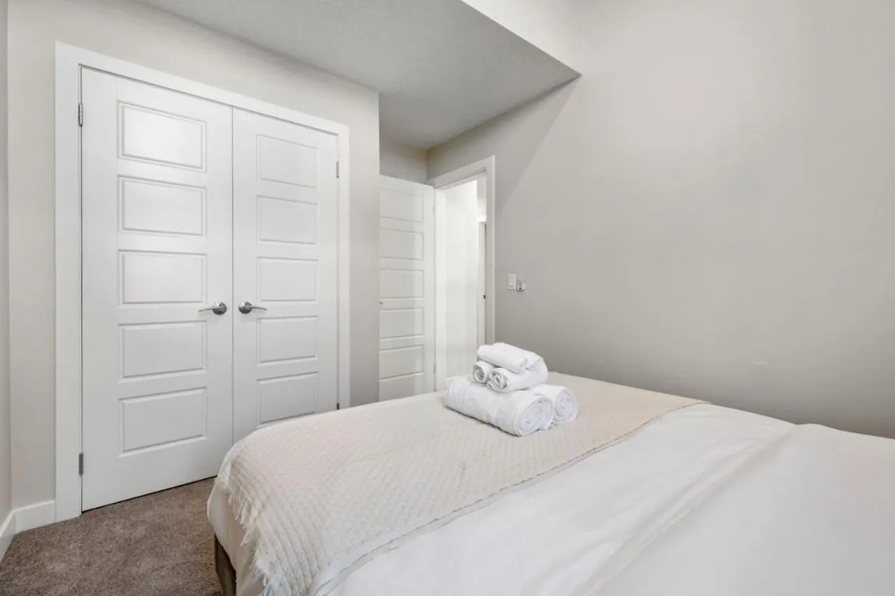 Holiday home Luxury House In Sage, Sleeps 9, Free Banff Pass Villa Calgary